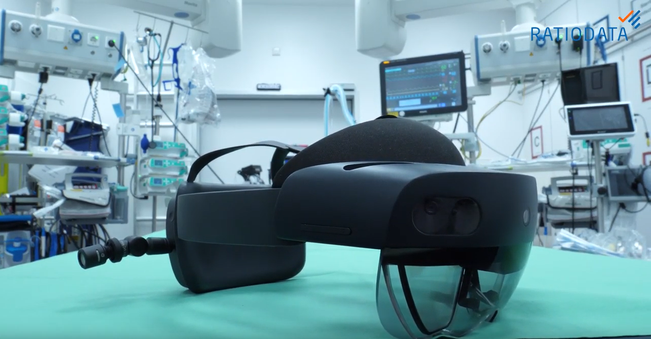 Virtuell reality Brille liegt auf dem Tisch im Operationssaal