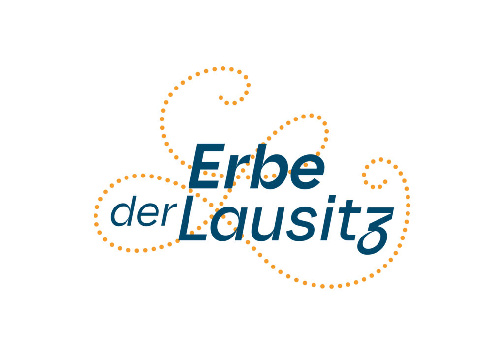 Ein Logo mit der Aufschrift "Erbe der Lausitz"