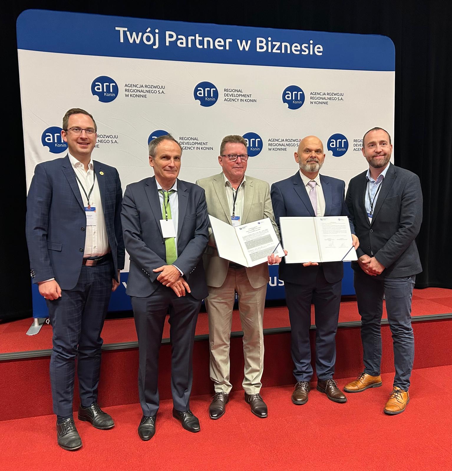 Delegation aus Brandenburg und der Woiwodschaft Ost-Großpolen_v.l.n.r.: Sebastian Sammt (WRL-Projektmanager), Martin Kremer (Generalkonsul der BRD in Breslau), Heiko Jahn (WRL-Geschäftsführer), Maciej Sytek, (Regionale Entwicklungsagentur in Konin) und Sven Tischer (Referent Staatskanzlei Brandenburg)