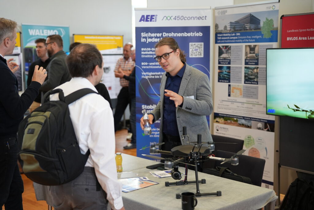 Am Ausstellungsstand BVLOS Area Lausitz  und AERO-Lausitz zur Drohnennutzung